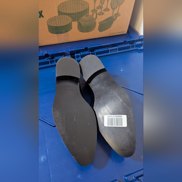 Moving- Will Take To Trift On 11.16 - Everlane Classic Black Loafers - Picture 2 of 3